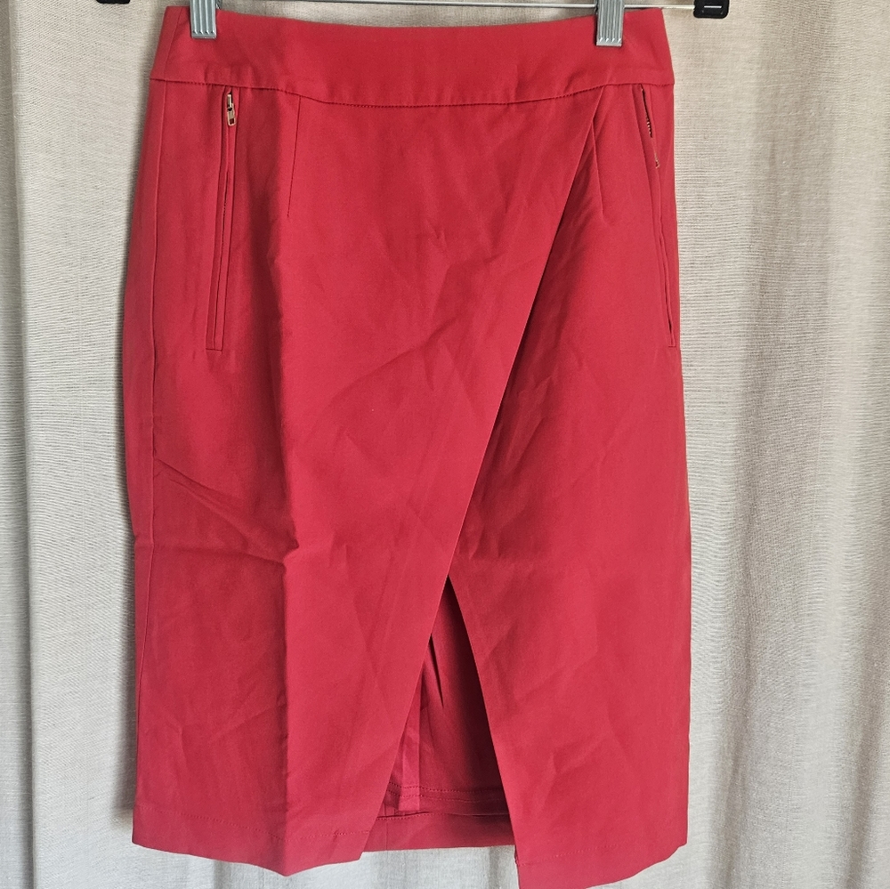 UNIQ,NWT,Red Mini Skirt, Size Small